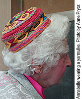 Annabelle Argand wearing a yarmulke